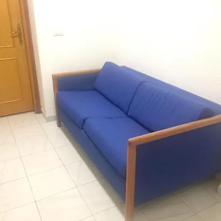 With One Bedroom In Arona, With Wifi - 500 M From The דירה ארונה