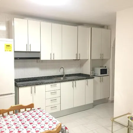 With One Bedroom In Arona, With Wifi - 500 M From The דירה