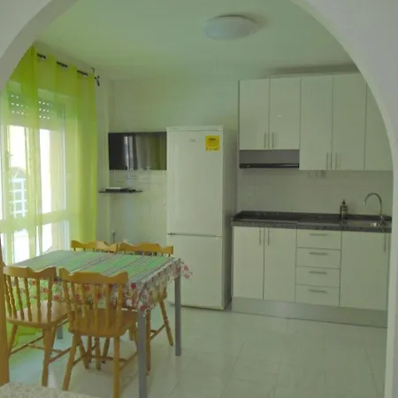 With One Bedroom In Arona, With Wifi - 500 M From The ארונה