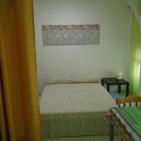 With One Bedroom In Arona, With Wifi - 500 M From The * ארונה