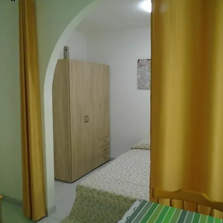 דירה With One Bedroom In Arona, With Wifi - 500 M From The