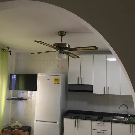 With One Bedroom In Arona, With Wifi - 500 M From The أرونا
